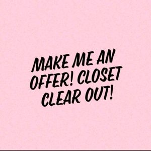 Closet Clear out!!! 30% off 2 or more items. 👜👗